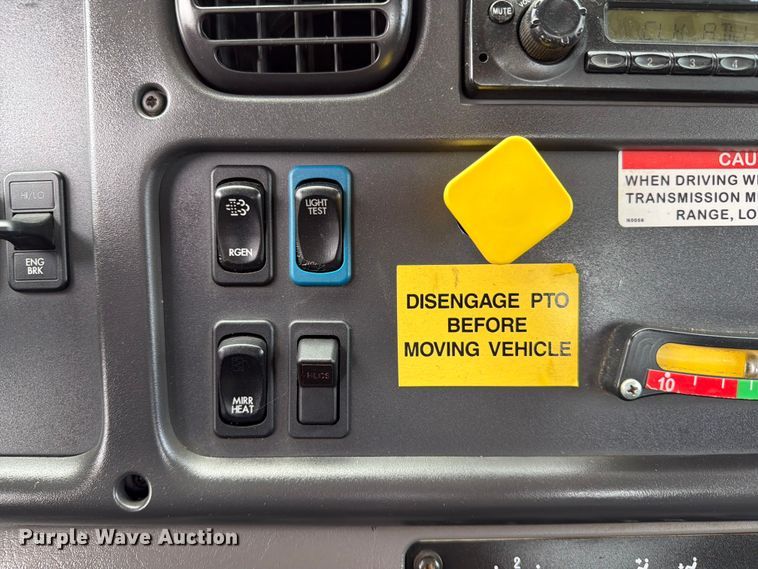 image for item EG9228 2015 Freightliner 108SD grapple truck