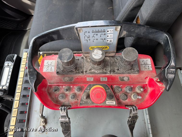 image for item EG9228 2015 Freightliner 108SD grapple truck