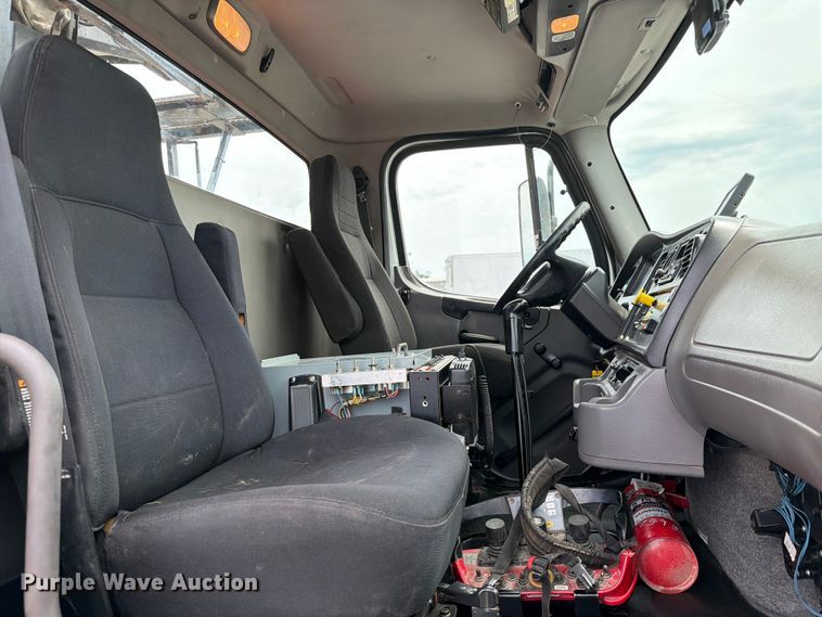 image for item EG9228 2015 Freightliner 108SD grapple truck