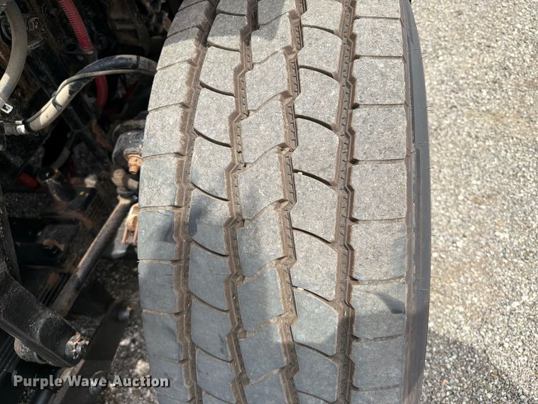 image for item EG9228 2015 Freightliner 108SD grapple truck