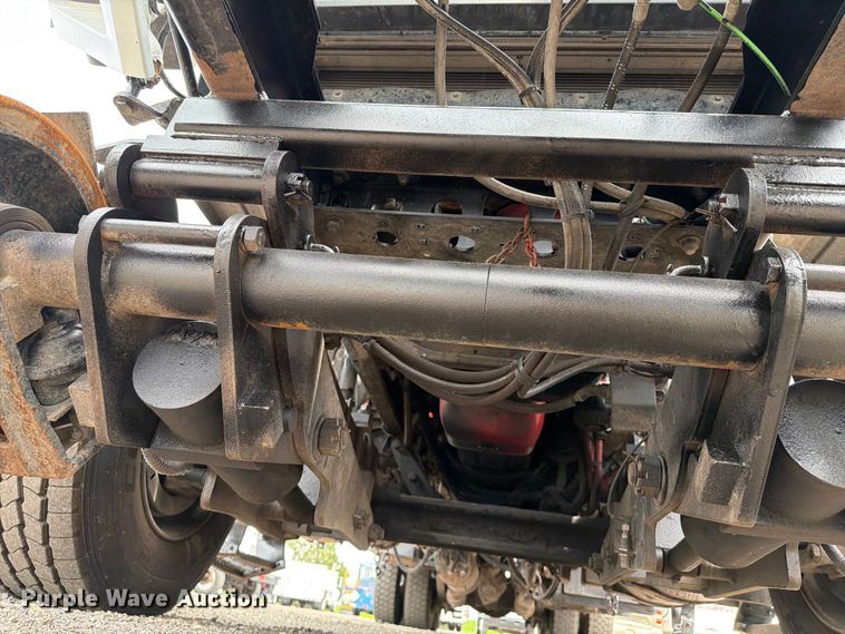 image for item EG9228 2015 Freightliner 108SD grapple truck