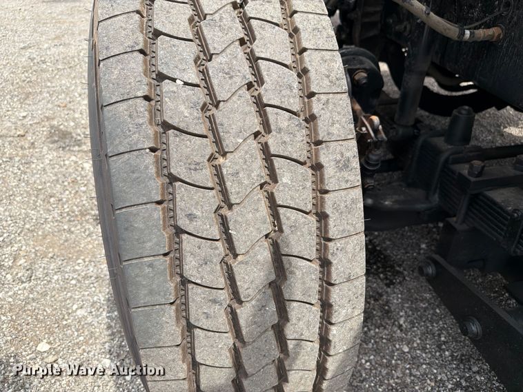 image for item EG9228 2015 Freightliner 108SD grapple truck