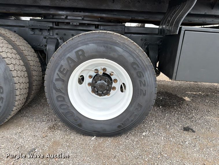 image for item EG9228 2015 Freightliner 108SD grapple truck