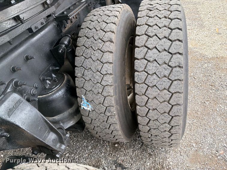 image for item EG9228 2015 Freightliner 108SD grapple truck