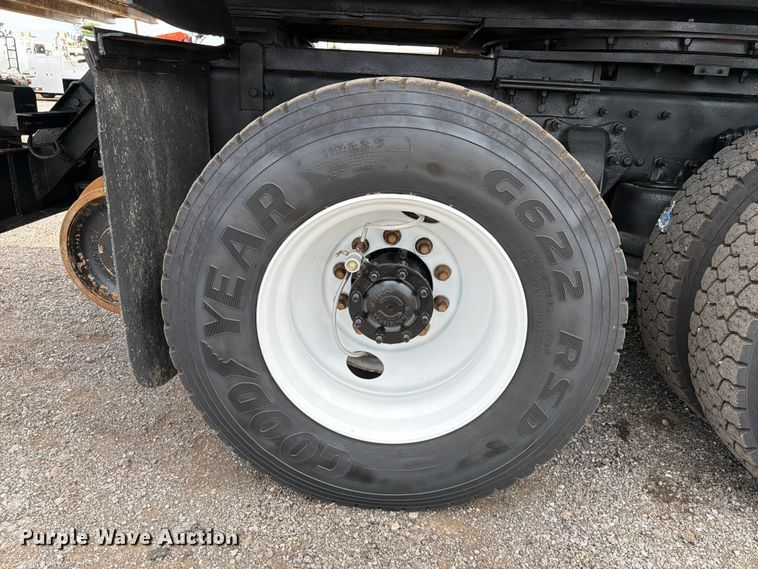 image for item EG9228 2015 Freightliner 108SD grapple truck