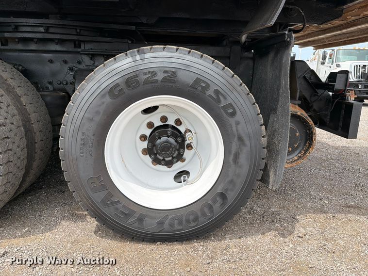 image for item EG9228 2015 Freightliner 108SD grapple truck