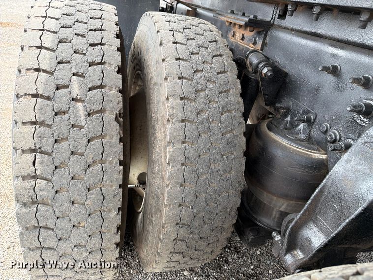 image for item EG9228 2015 Freightliner 108SD grapple truck