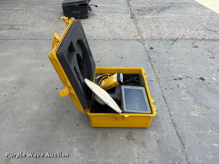 image for item EI5896 Trimble GPS base station