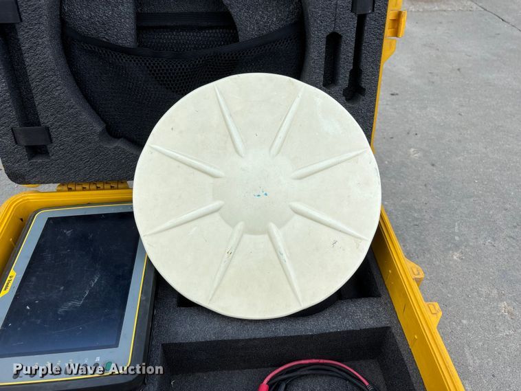 image for item EI5896 Trimble GPS base station