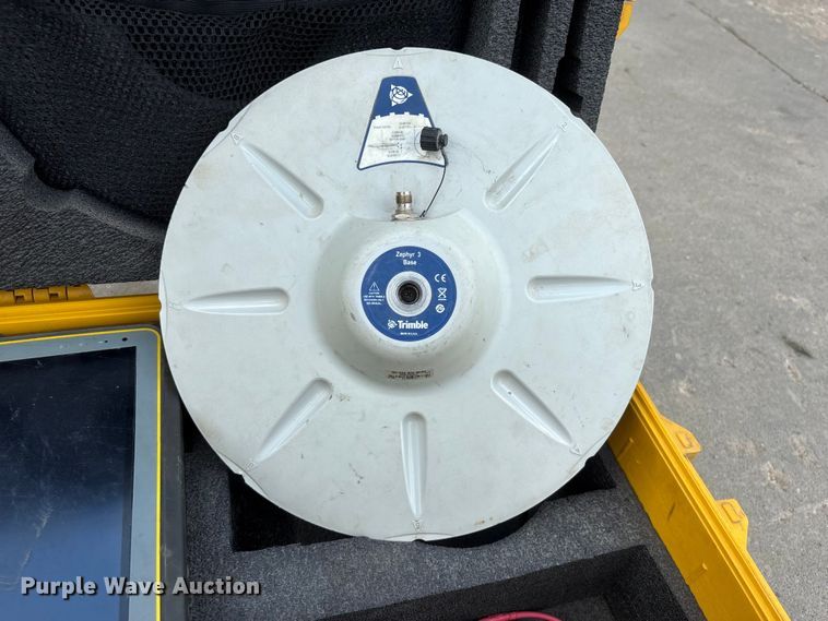 image for item EI5896 Trimble GPS base station