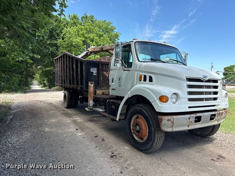 image for item EN0425 2000 Sterling LT7501 grapple truck