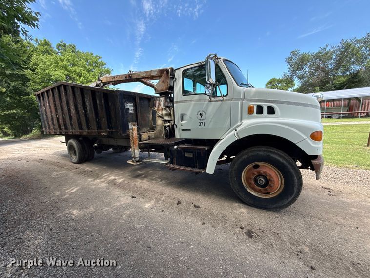 image for item EN0425 2000 Sterling LT7501 grapple truck