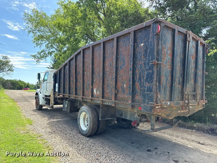 image for item EN0425 2000 Sterling LT7501 grapple truck