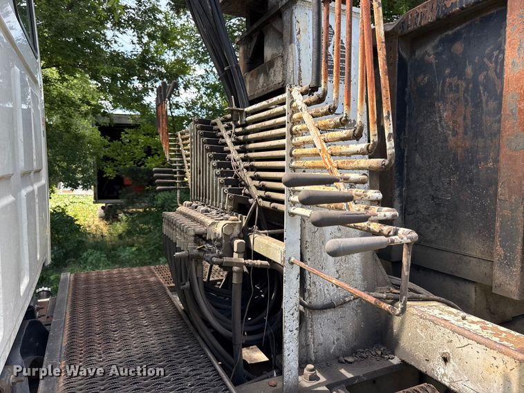 image for item EN0425 2000 Sterling LT7501 grapple truck