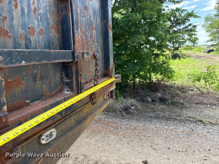 image for item EN0425 2000 Sterling LT7501 grapple truck