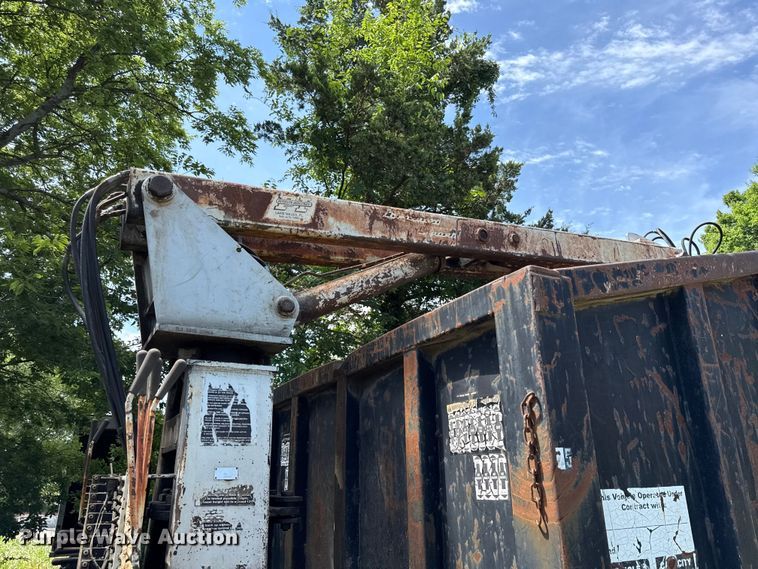image for item EN0425 2000 Sterling LT7501 grapple truck