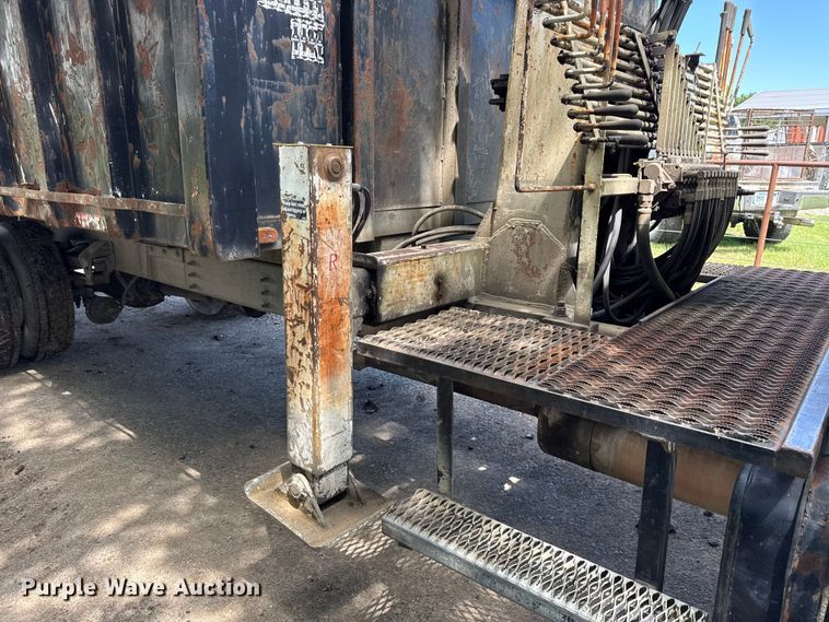image for item EN0425 2000 Sterling LT7501 grapple truck