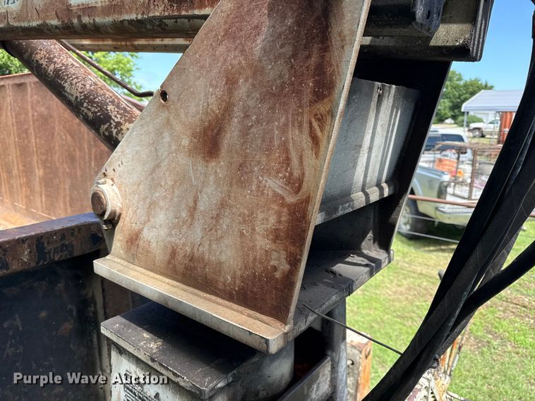image for item EN0425 2000 Sterling LT7501 grapple truck