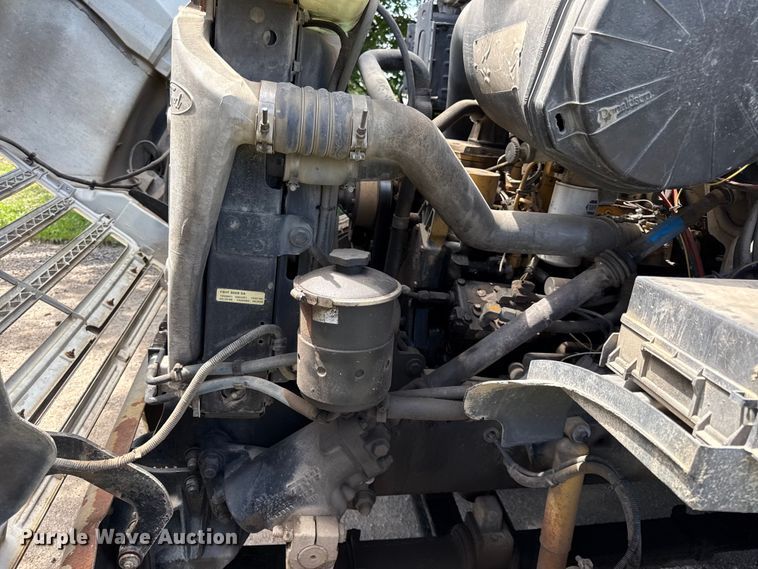 image for item EN0425 2000 Sterling LT7501 grapple truck