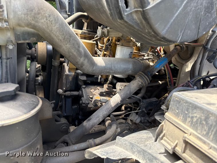 image for item EN0425 2000 Sterling LT7501 grapple truck