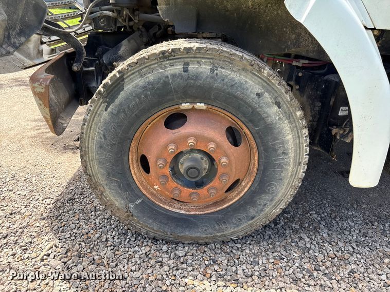 image for item EN0425 2000 Sterling LT7501 grapple truck