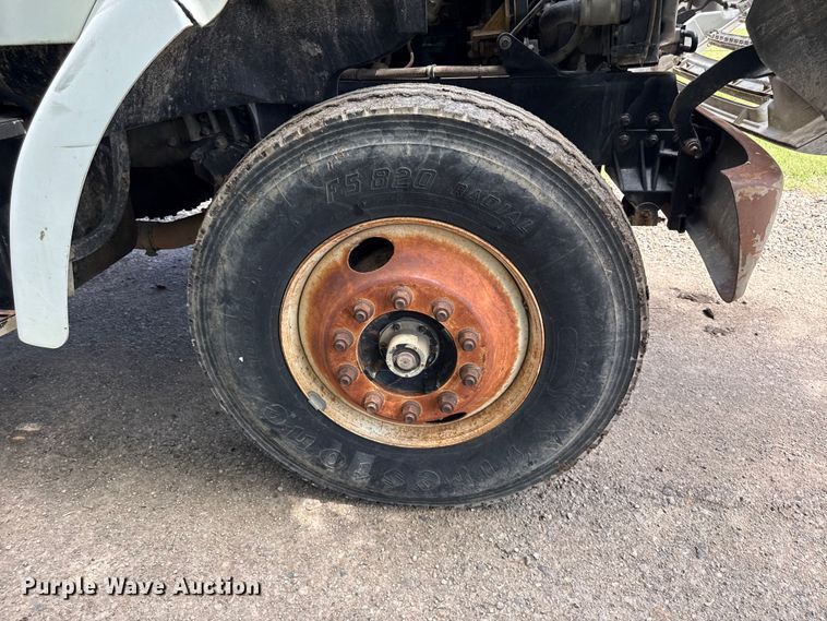 image for item EN0425 2000 Sterling LT7501 grapple truck