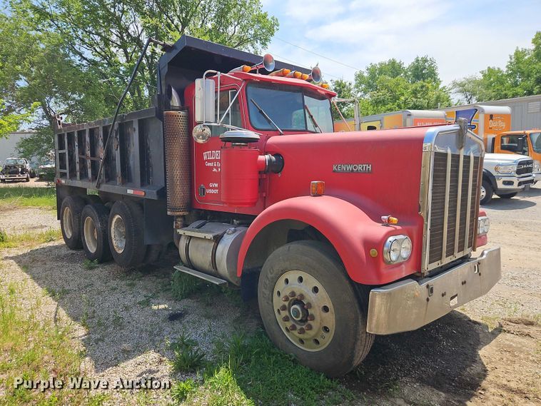 image for item EO7358 1979 Kenworth W900 dump truck