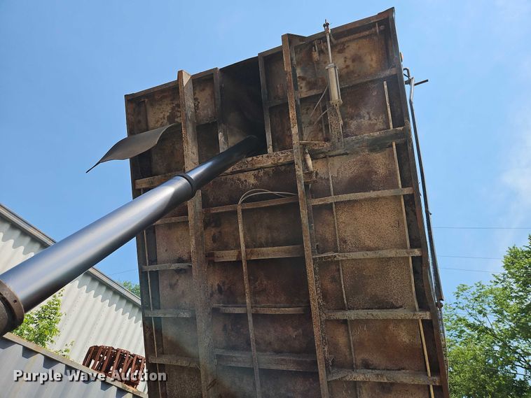 image for item EO7358 1979 Kenworth W900 dump truck