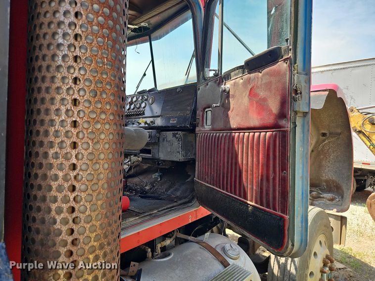 image for item EO7358 1979 Kenworth W900 dump truck
