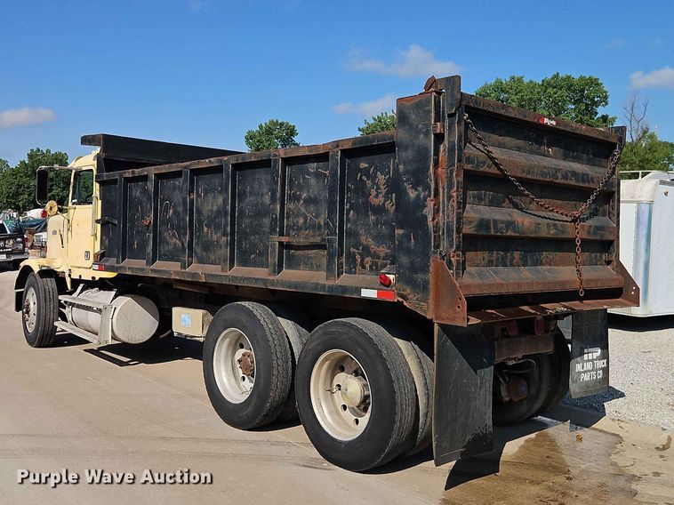 image for item EO7433 1987 Freightliner FLC dump truck