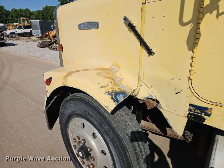 image for item EO7433 1987 Freightliner FLC dump truck