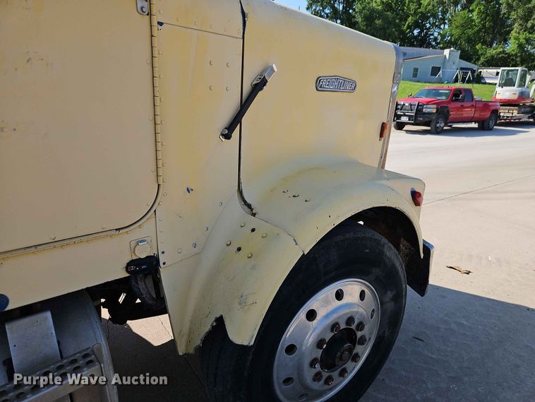 image for item EO7433 1987 Freightliner FLC dump truck