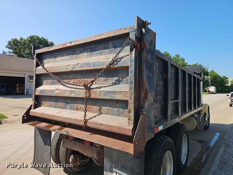 image for item EO7433 1987 Freightliner FLC dump truck