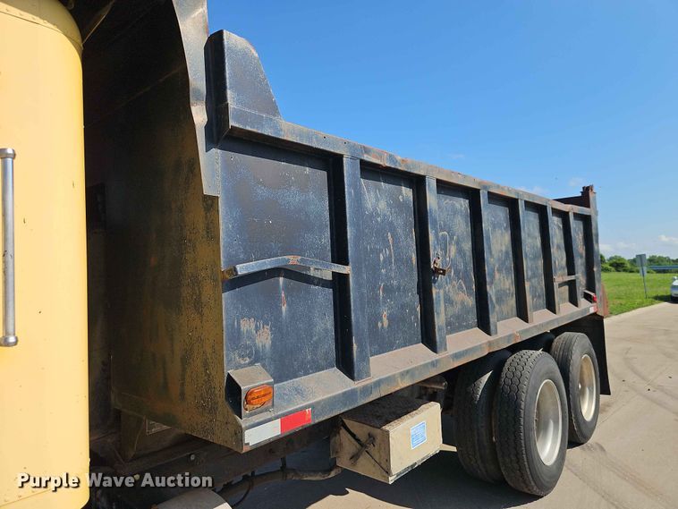 image for item EO7433 1987 Freightliner FLC dump truck
