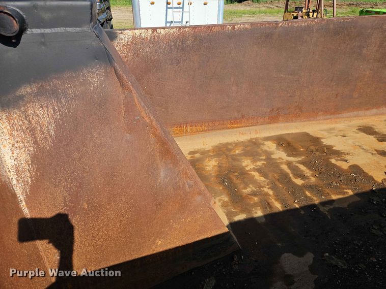 image for item EO7433 1987 Freightliner FLC dump truck