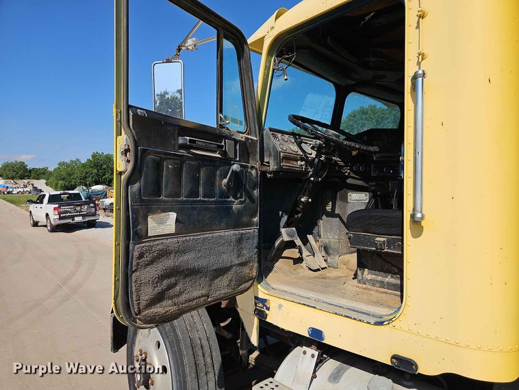 image for item EO7433 1987 Freightliner FLC dump truck