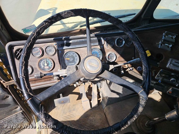 image for item EO7433 1987 Freightliner FLC dump truck