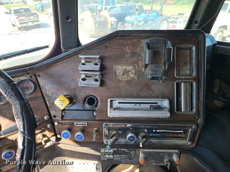 image for item EO7433 1987 Freightliner FLC dump truck