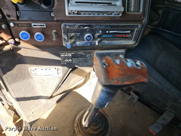 image for item EO7433 1987 Freightliner FLC dump truck