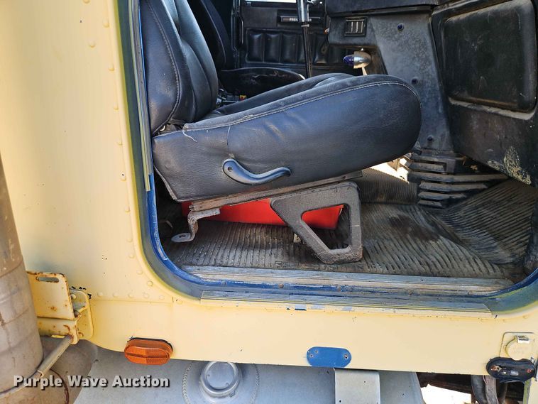 image for item EO7433 1987 Freightliner FLC dump truck