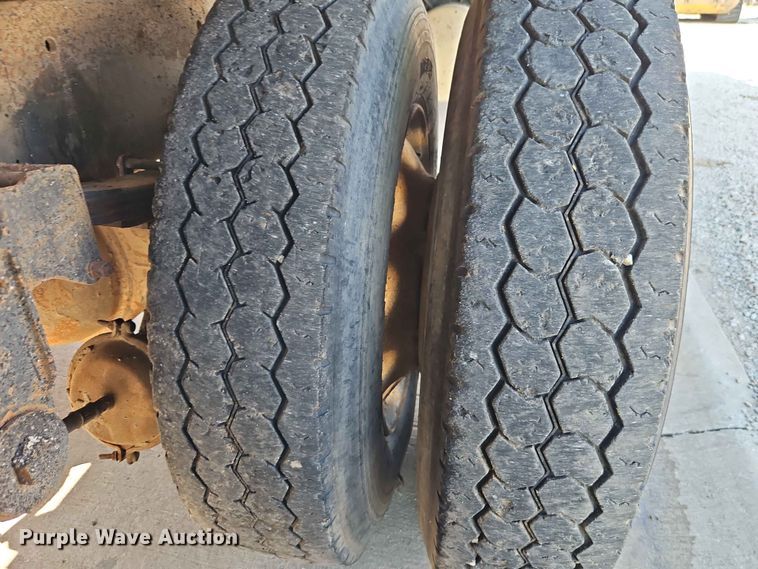 image for item EO7433 1987 Freightliner FLC dump truck