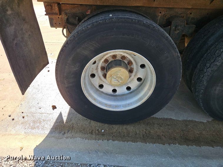 image for item EO7433 1987 Freightliner FLC dump truck