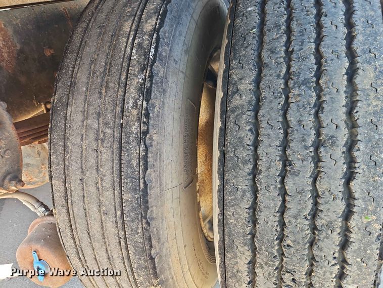 image for item EO7433 1987 Freightliner FLC dump truck