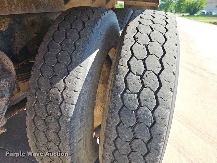 image for item EO7433 1987 Freightliner FLC dump truck