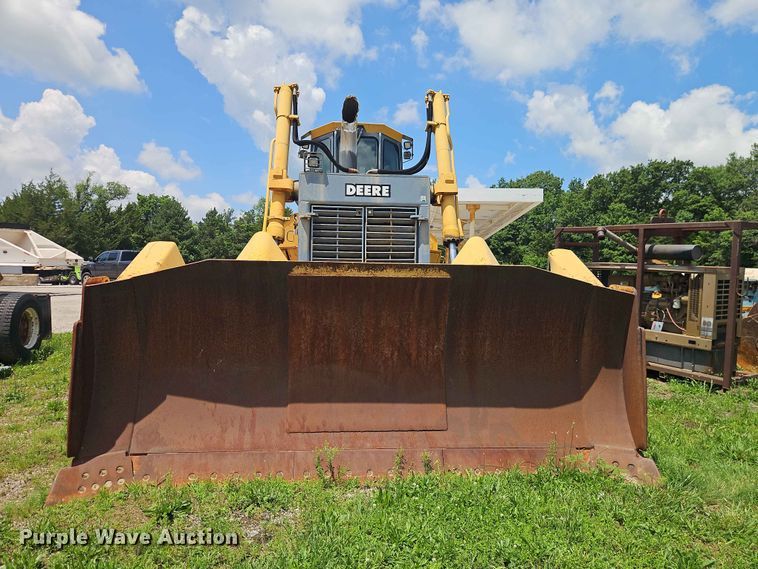 image for item EO7440 2002 John Deere 1050C dozer