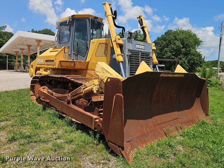 image for item EO7440 2002 John Deere 1050C dozer