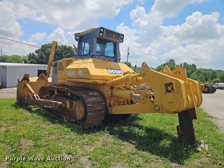 image for item EO7440 2002 John Deere 1050C dozer