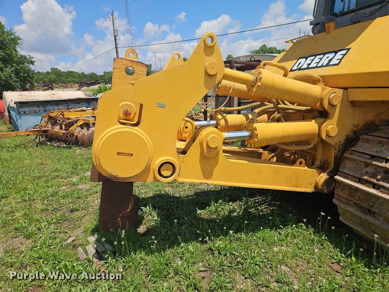 image for item EO7440 2002 John Deere 1050C dozer
