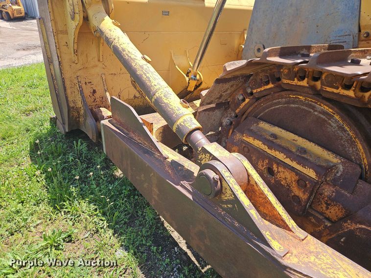 image for item EO7440 2002 John Deere 1050C dozer