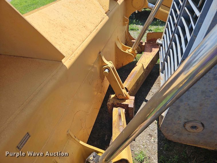 image for item EO7440 2002 John Deere 1050C dozer